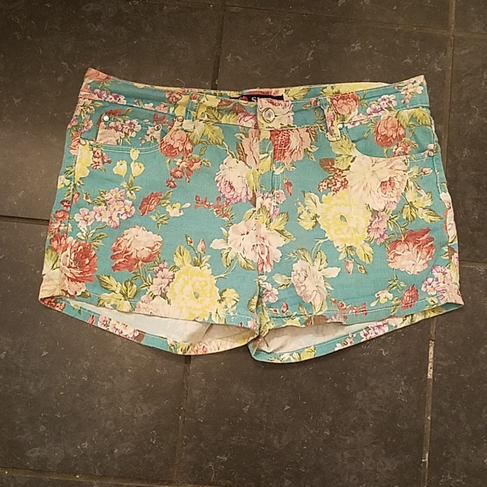 Shylo flowered shorts